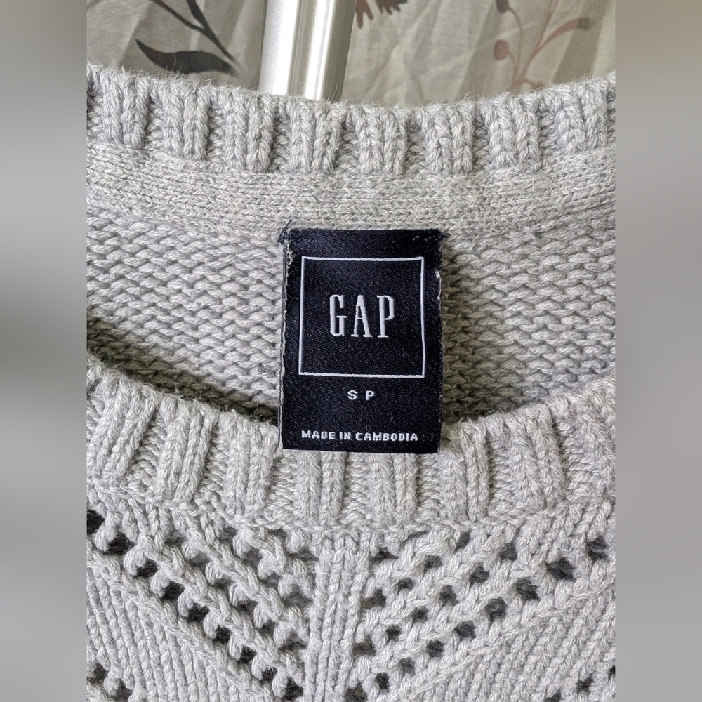 GAP Gray Sweater - Picture 3 of 3